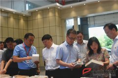 寶豐縣縣委書記、縣長許紅兵率考察團(tuán)蒞臨寶潤達(dá)參觀調(diào)研